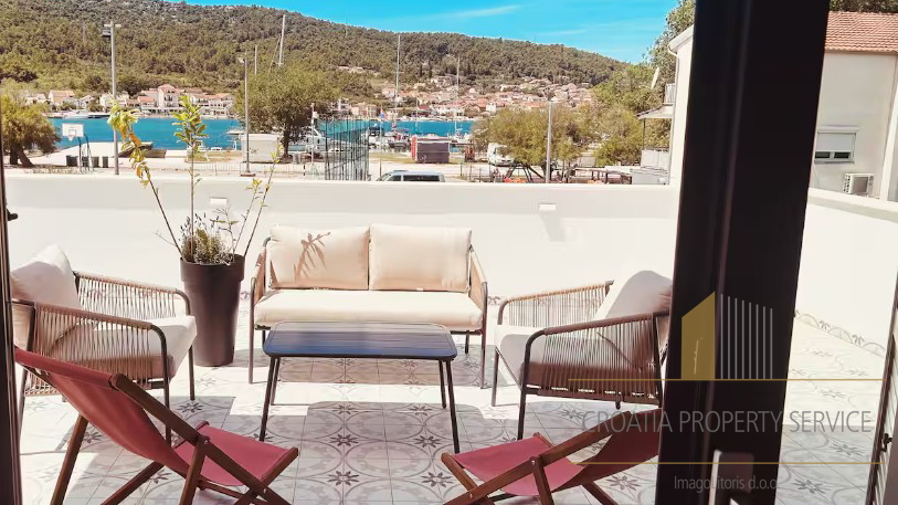 New luxury villa with a pool in the first row by the sea - Šibenik!