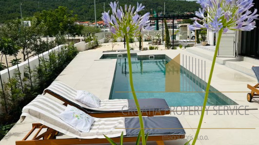 New luxury villa with a pool in the first row by the sea - Šibenik!