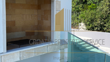 Nova luksuzna vila 20 m  od mora na otoku Korčuli!