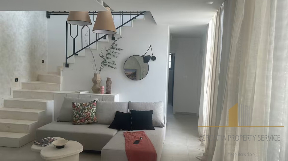 New luxury villa with a pool in the first row by the sea - Šibenik!