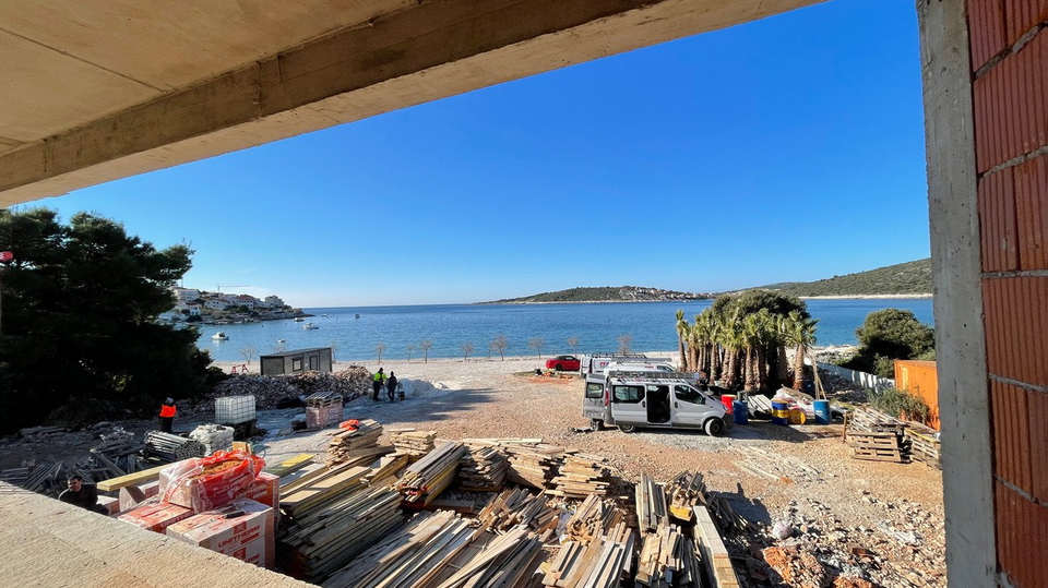 Luxury two-bedroom apartment in a new building&comma; first row by the sea - Sevid&excl;