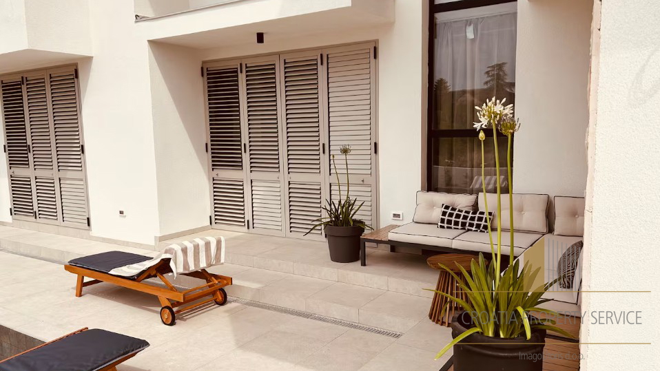 New luxury villa with a pool in the first row by the sea - Šibenik!