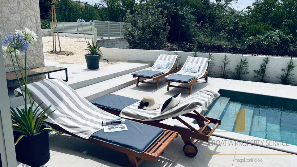 New luxury villa with a pool in the first row by the sea - Šibenik!