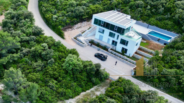Nova luksuzna vila 20 m  od mora na otoku Korčuli!