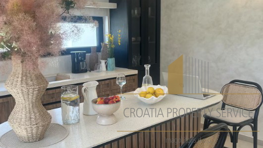 New luxury villa with a pool in the first row by the sea - Šibenik!
