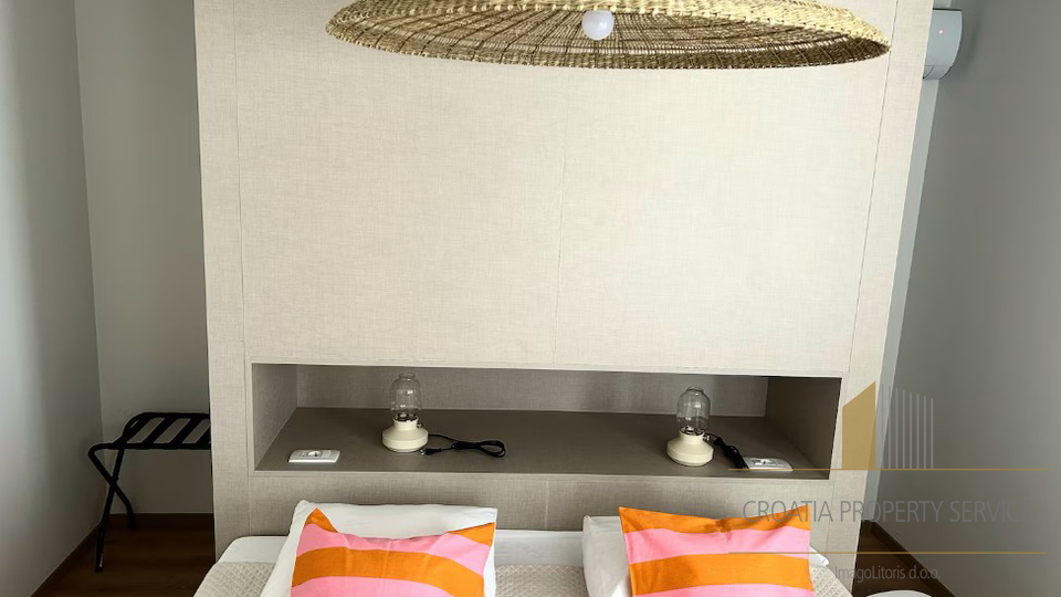 New luxury villa with a pool in the first row by the sea - Šibenik!