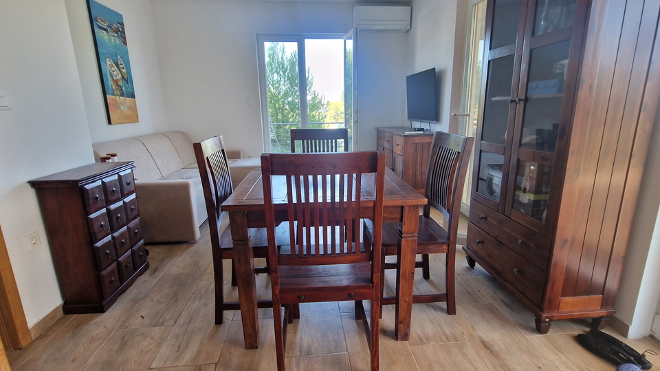 Secluded house in the first row by the sea on Bra&ccaron; &ndash; rare opportunity by the sea