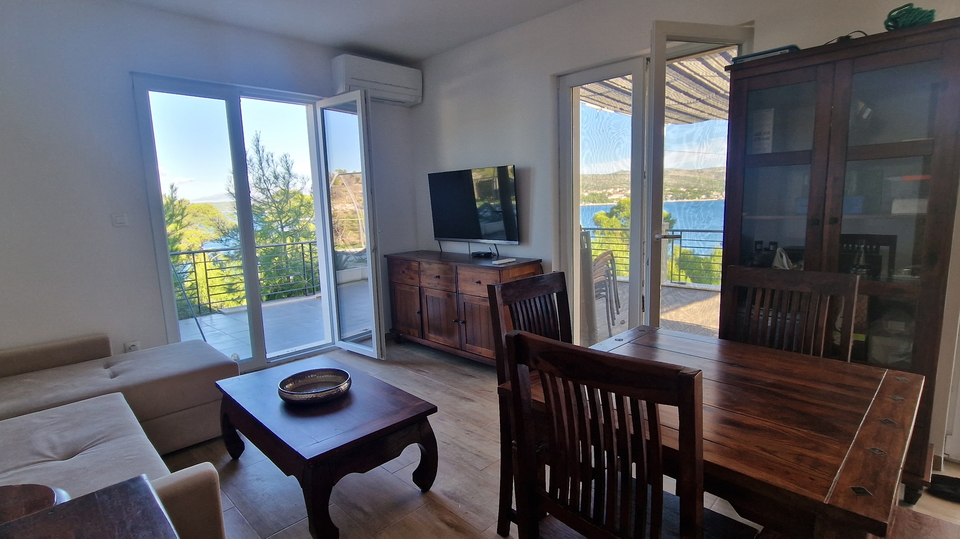 Secluded house in the first row by the sea on Bra&ccaron; &ndash; rare opportunity by the sea