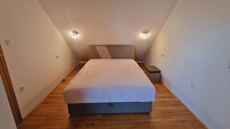 Secluded house in the first row by the sea on Bra&ccaron; &ndash; rare opportunity by the sea