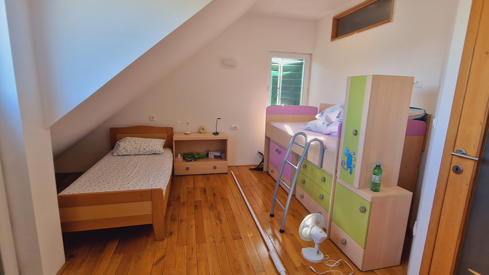 Secluded house in the first row by the sea on Bra&ccaron; &ndash; rare opportunity by the sea