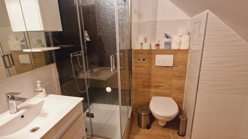 Secluded house in the first row by the sea on Bra&ccaron; &ndash; rare opportunity by the sea