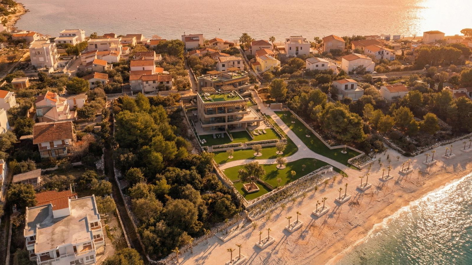 Luxuri&ouml;ses Penthouse mit Dachterrasse &ndash; zweite Reihe am Meer&comma; Umgebung von Trogir&excl;