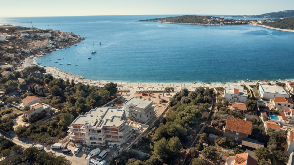 Luxuri&ouml;ses Penthouse mit Dachterrasse &ndash; zweite Reihe am Meer&comma; Umgebung von Trogir&excl;