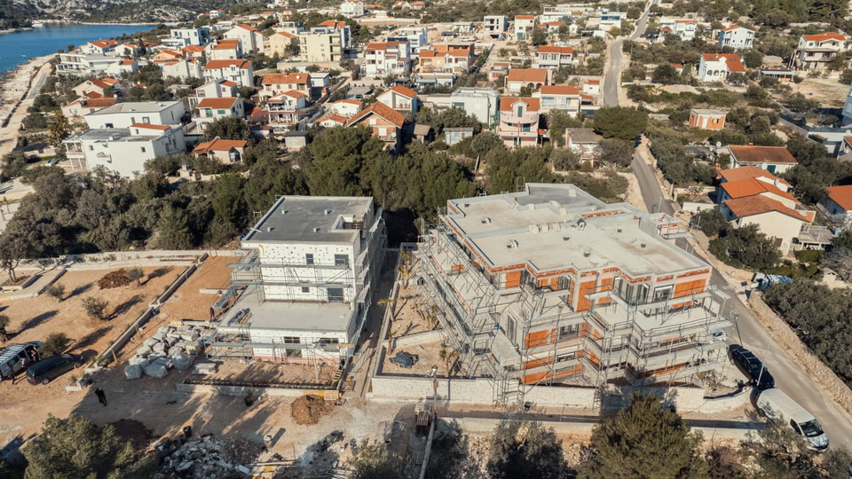 Luxuri&ouml;ses Penthouse mit Dachterrasse &ndash; zweite Reihe am Meer&comma; Umgebung von Trogir&excl;