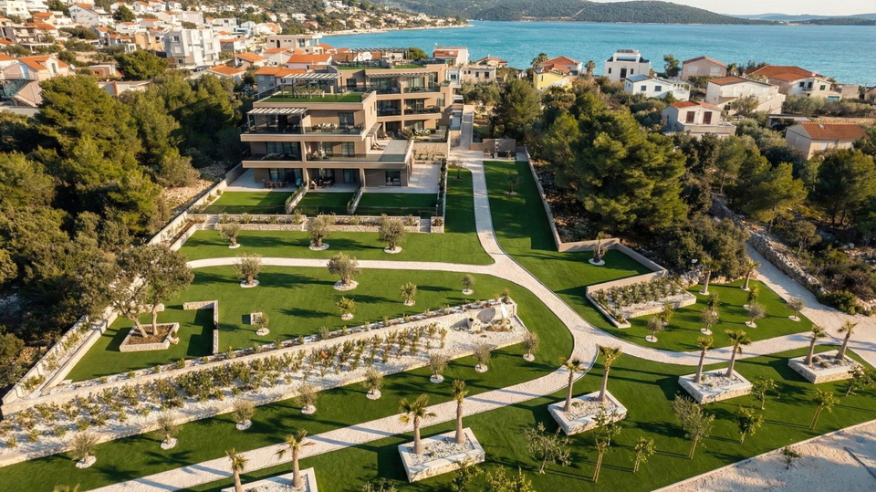 Luksuzno dvosobno stanovanje v novogradnji v prvem vrsti ob morju - Sevid&excl;