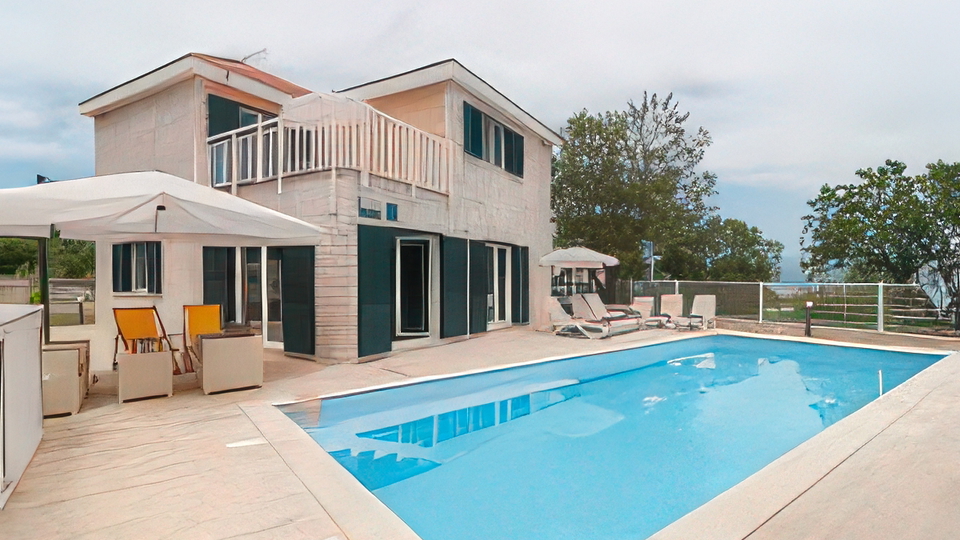Beautiful villa with a swimming pool in &Scaron;krip&comma; on the island of Bra&ccaron;
