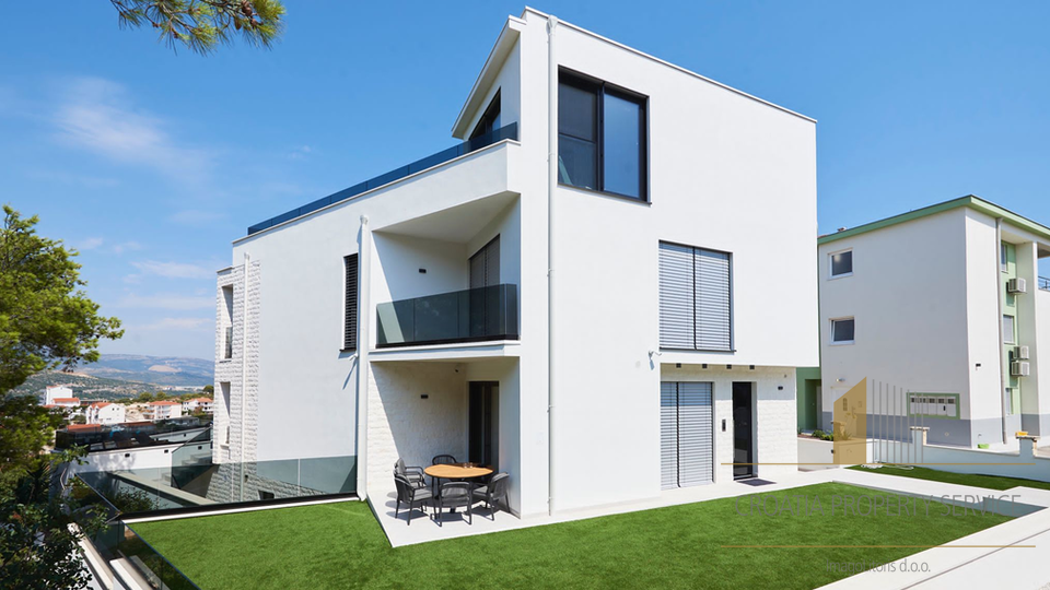 Luxury villa with a sea view 500 meters from the sea on the island of Čiovo!