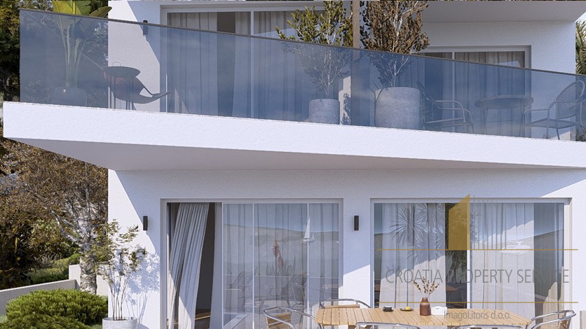 Luksuzan penthouse s krovnom terasom prvi red uz plažu na otoku Čiovu!