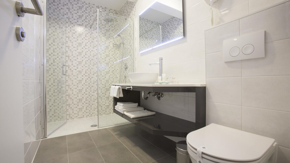 Splendido nuovo boutique hotel a 100 m dal mare - isola di Pag&excl;