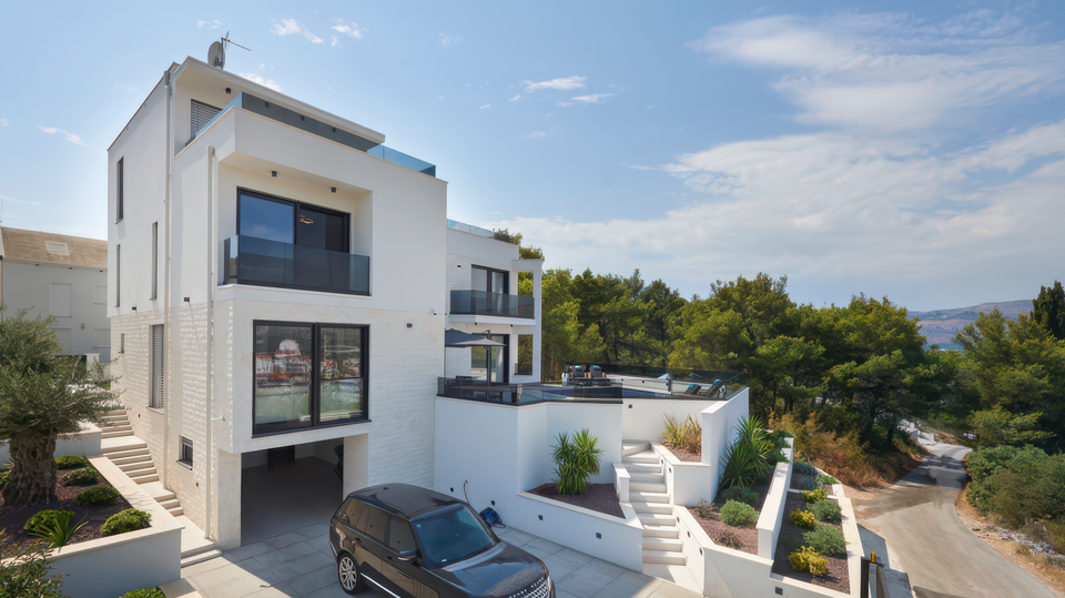 Luksuzna vila z razgledom na morje&comma; 500 m od morja na otoku &Ccaron;iovu&excl;