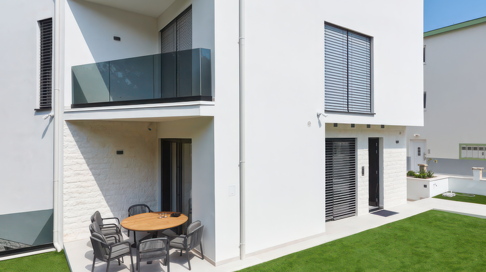 Luksuzna vila z razgledom na morje&comma; 500 m od morja na otoku &Ccaron;iovu&excl;