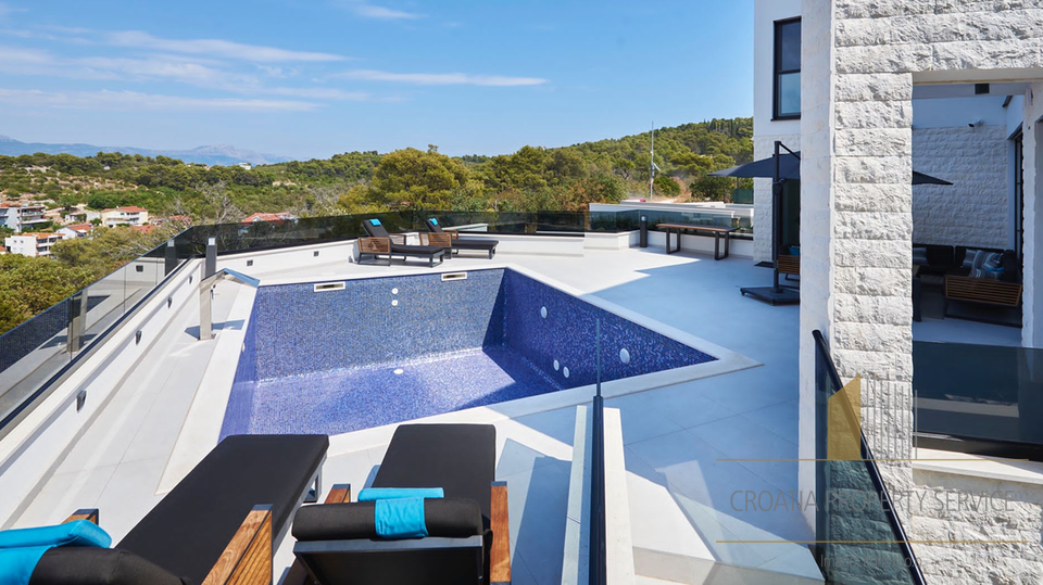 Luxury villa with a sea view 500 meters from the sea on the island of Čiovo!