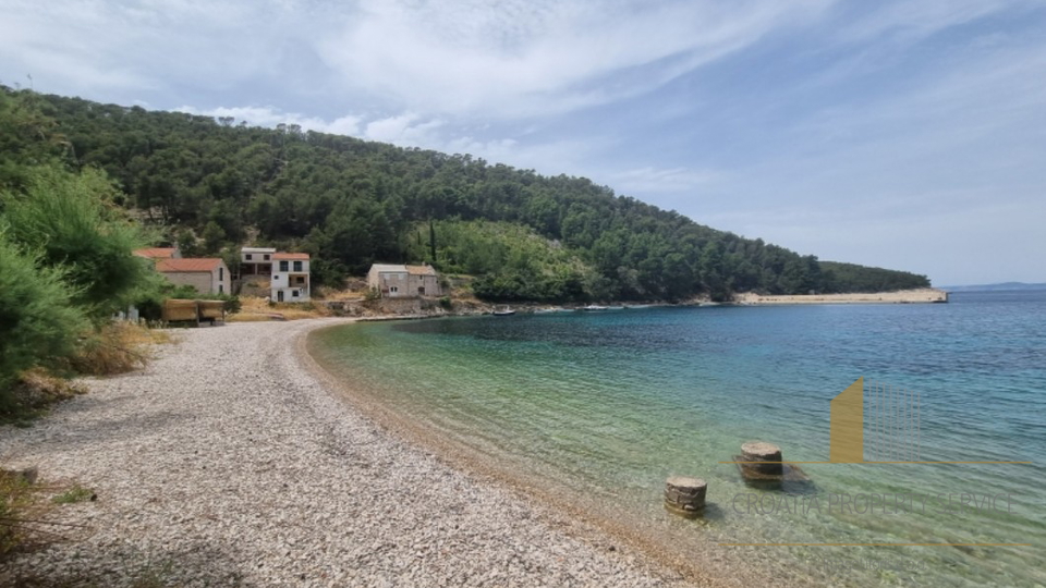 Unique building plot + agricultural land 20 m from the beach on the island of Hvar!
