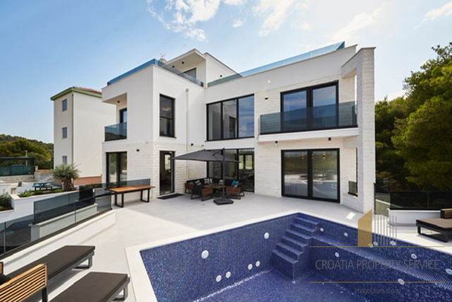 Luxury villa with a sea view 500 meters from the sea on the island of Čiovo!