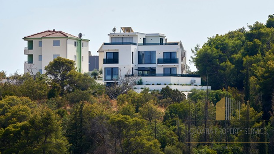 Luxury villa with a sea view 500 meters from the sea on the island of Čiovo!