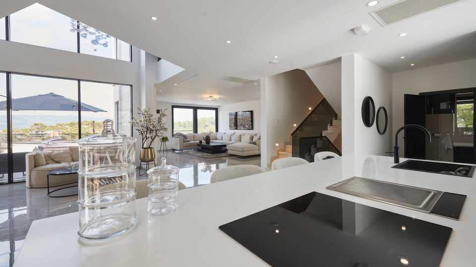 Luksuzna vila z razgledom na morje&comma; 500 m od morja na otoku &Ccaron;iovu&excl;