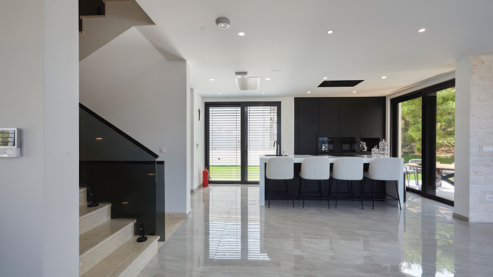 Luksuzna vila z razgledom na morje&comma; 500 m od morja na otoku &Ccaron;iovu&excl;