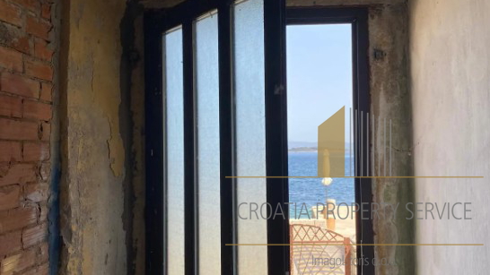 Old stone house in the first row to the sea on a large plot with a renovation project - Korčula!