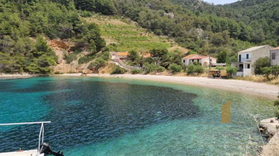 Unique building plot + agricultural land 20 m from the beach on the island of Hvar!