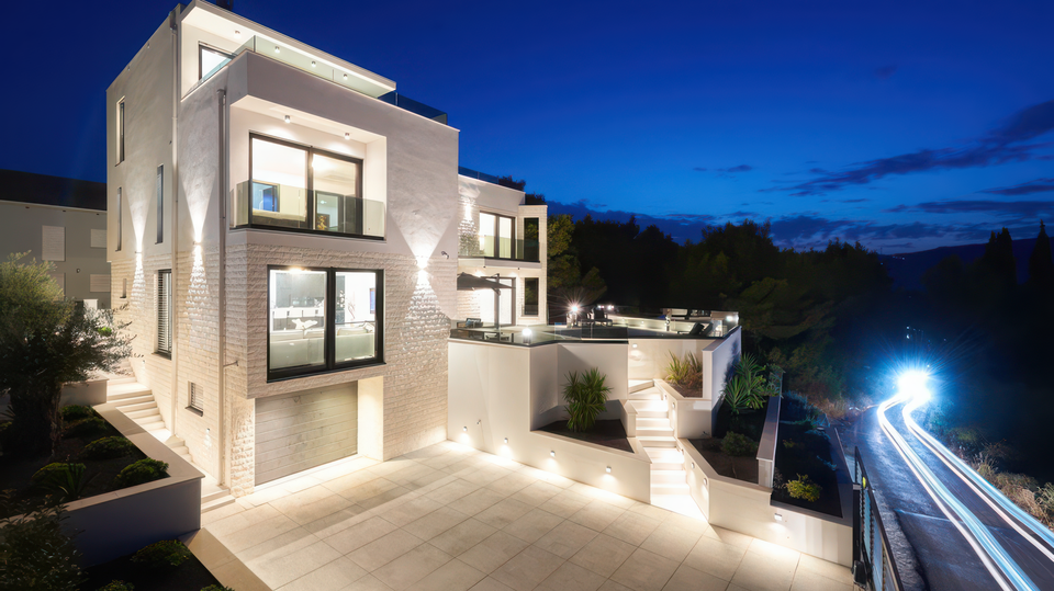 Luksuzna vila z razgledom na morje&comma; 500 m od morja na otoku &Ccaron;iovu&excl;