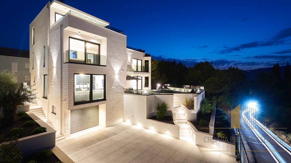 Luxury villa with a sea view 500 meters from the sea on the island of Čiovo!