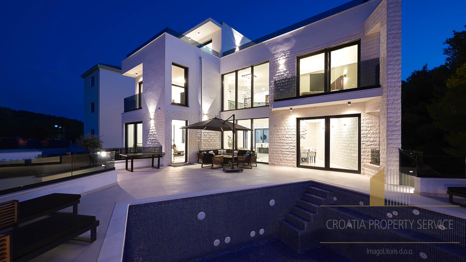 Luxury villa with a sea view 500 meters from the sea on the island of Čiovo!