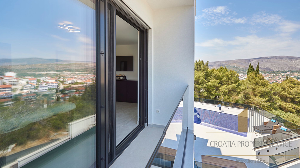 Luxury villa with a sea view 500 meters from the sea on the island of Čiovo!