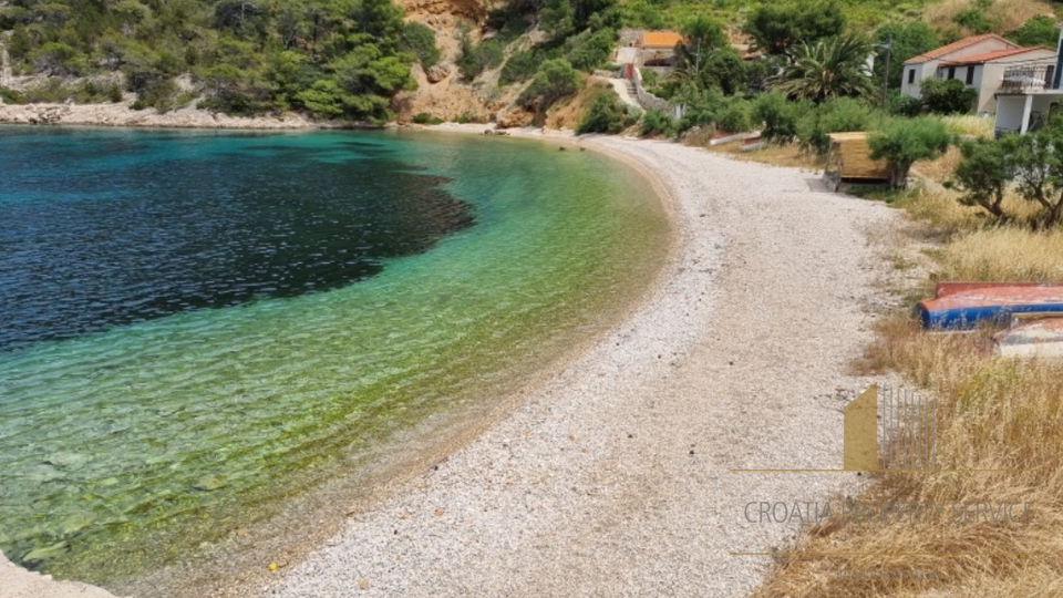 Unique building plot + agricultural land 20 m from the beach on the island of Hvar!