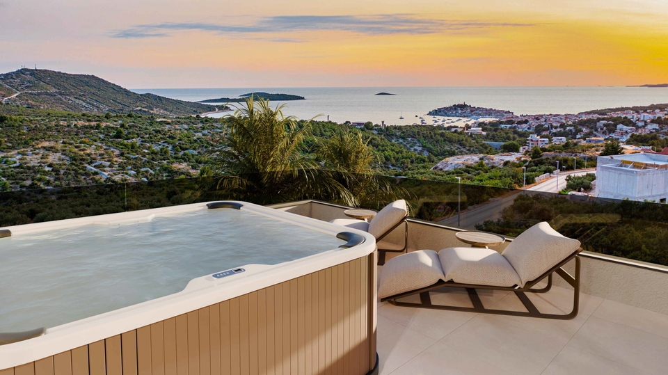 Luksuzni penthouse z jacuzzijem in odprtim pogledom na morje - Primo&scaron;ten&excl;