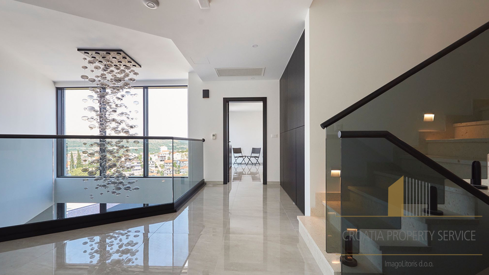 Luxury villa with a sea view 500 meters from the sea on the island of Čiovo!