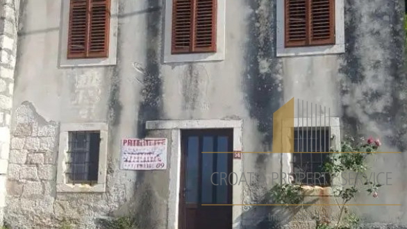 Old stone house in the first row to the sea on a large plot with a renovation project - Korčula!
