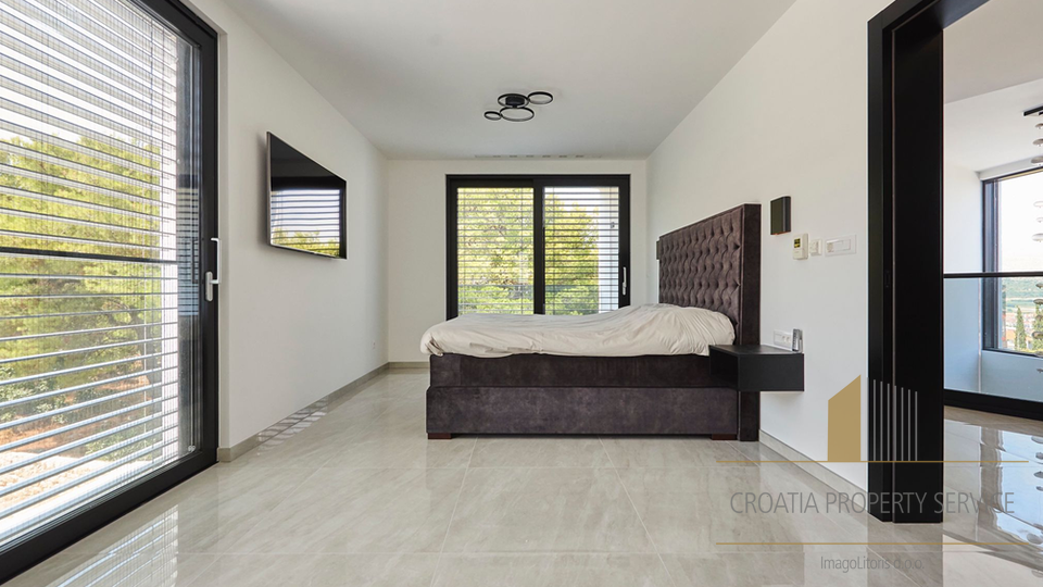 Luxury villa with a sea view 500 meters from the sea on the island of Čiovo!