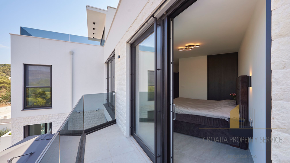 Luxury villa with a sea view 500 meters from the sea on the island of Čiovo!