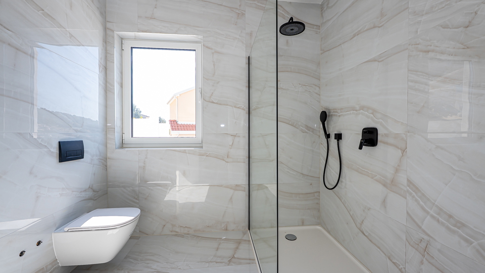 Prodaja &ndash; luksuzna vila v Sevidu&comma; prvi vrsti do morja&excl;