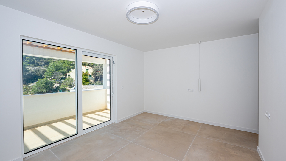 Prodaja &ndash; luksuzna vila v Sevidu&comma; prvi vrsti do morja&excl;