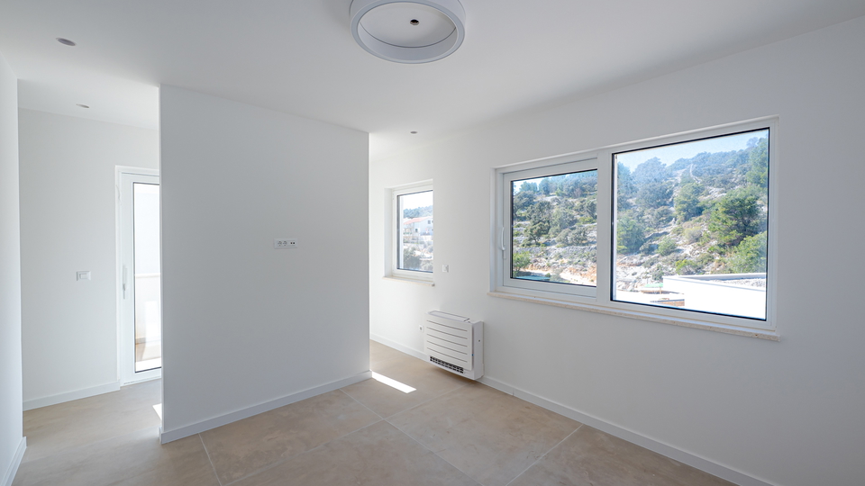 Prodaja &ndash; luksuzna vila v Sevidu&comma; prvi vrsti do morja&excl;