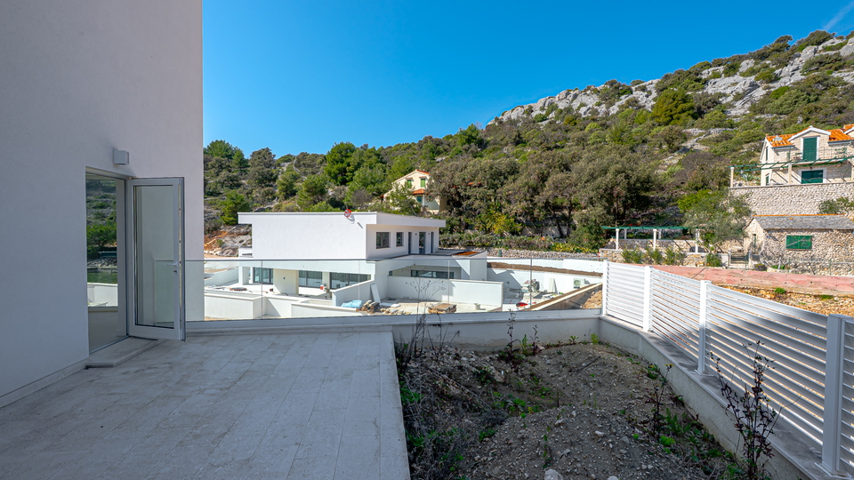 Prodaja &ndash; luksuzna vila v Sevidu&comma; prvi vrsti do morja&excl;