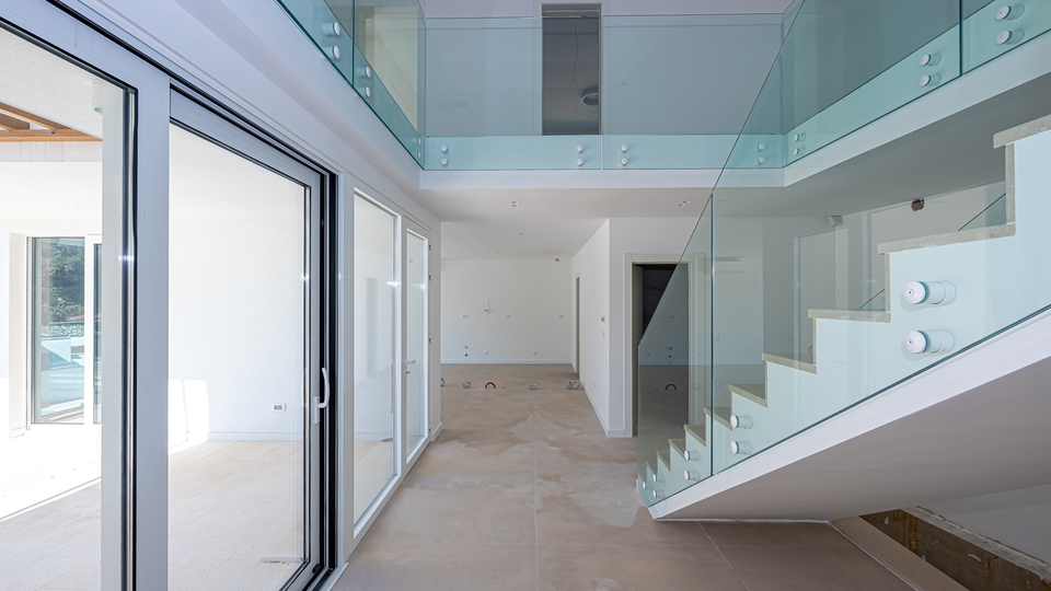 Prodaja &ndash; luksuzna vila v Sevidu&comma; prvi vrsti do morja&excl;