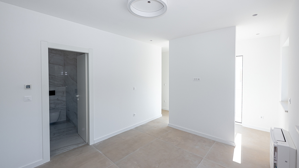 Prodaja &ndash; luksuzna vila v Sevidu&comma; prvi vrsti do morja&excl;