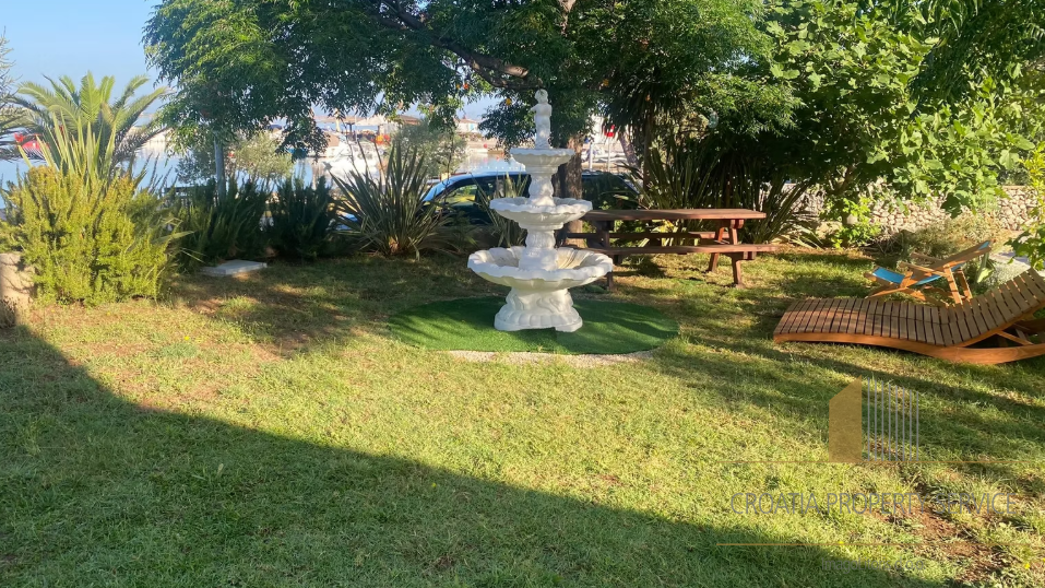 Wunderschönes Einfamilienhaus in erster Meereslinie in der Umgebung von Zadar!